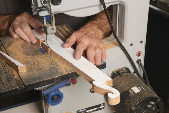 Cutting out a decorative element on the bandsaw